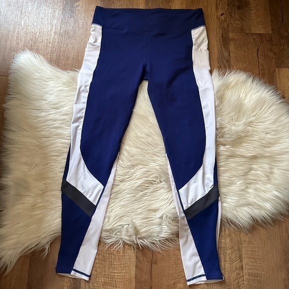 FABLETICS Mid-Rise Mesh PowerHold Leggings - Picture 3 of 5